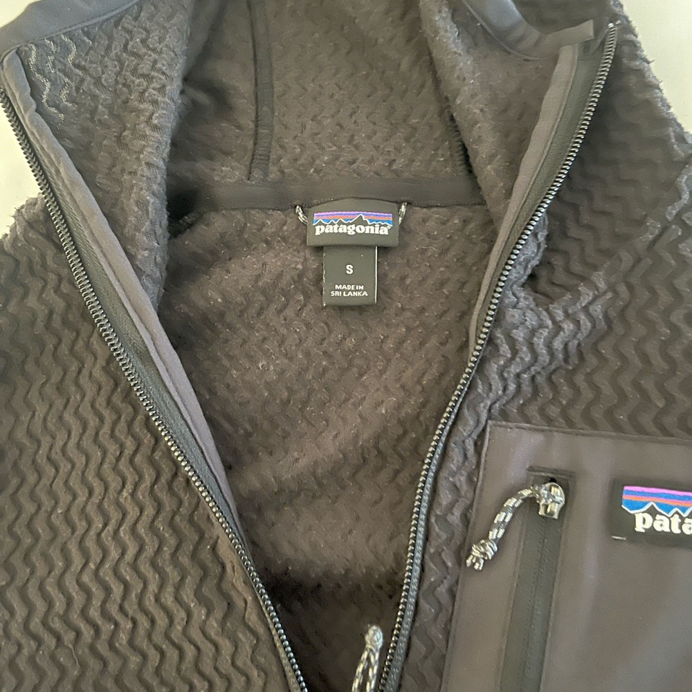 Women’s Patagonia zip up hoodie
